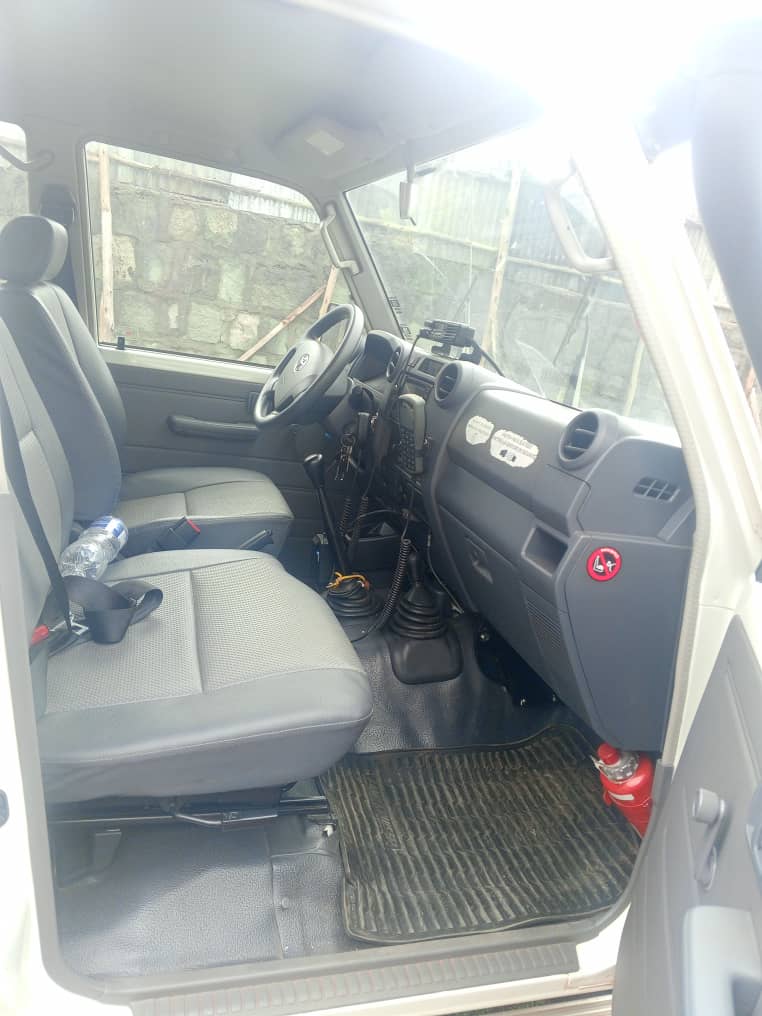 TOYOTA LAND CRUISER - Image 8